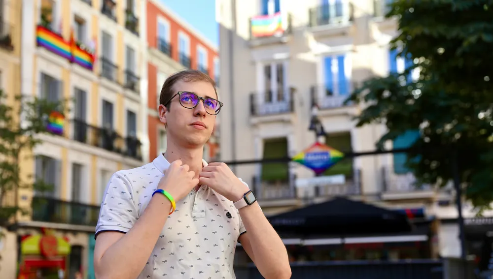 Axel Matías, activista LGTBI y coordinador en la asociación Arcópoli, víctima de un ataque homófobo