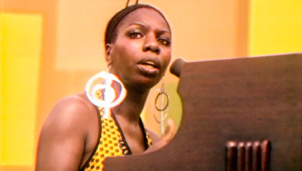 Nina Simone mientras actúa en el Harlem Cultural Festival de 1969