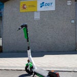 El joven ha resultado herido grave tras caer de su patinete