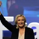 Marine Le Pen celebra su reelección como secretaria general de Agrupación Nacional durante el congreso del partido en Perpiñán