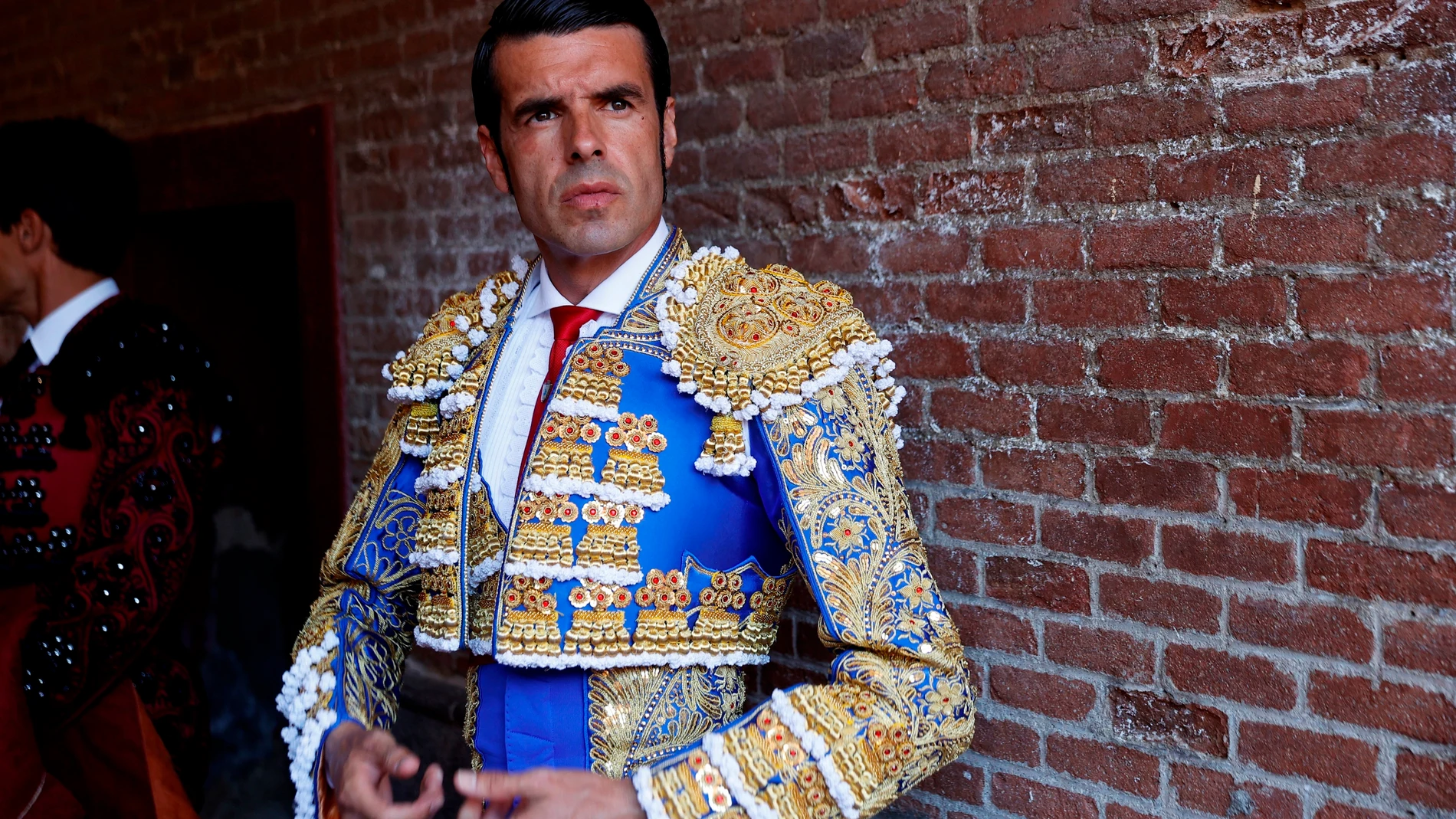 MADRID, 04/07/2021.- El diestro Emilio de Justo antes del inicio de la "Corrida de la cultura" que se celebra hoy Domingo en la plaza de toros de Las Ventas, en Madrid, en un mano a mano con Antonio Ferrera, lidiando reses de Victoriano del Rio. EFE/Chema Moya.