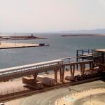 Vista de la entrada al puerto de Melilla. EFE/Manuel Rus