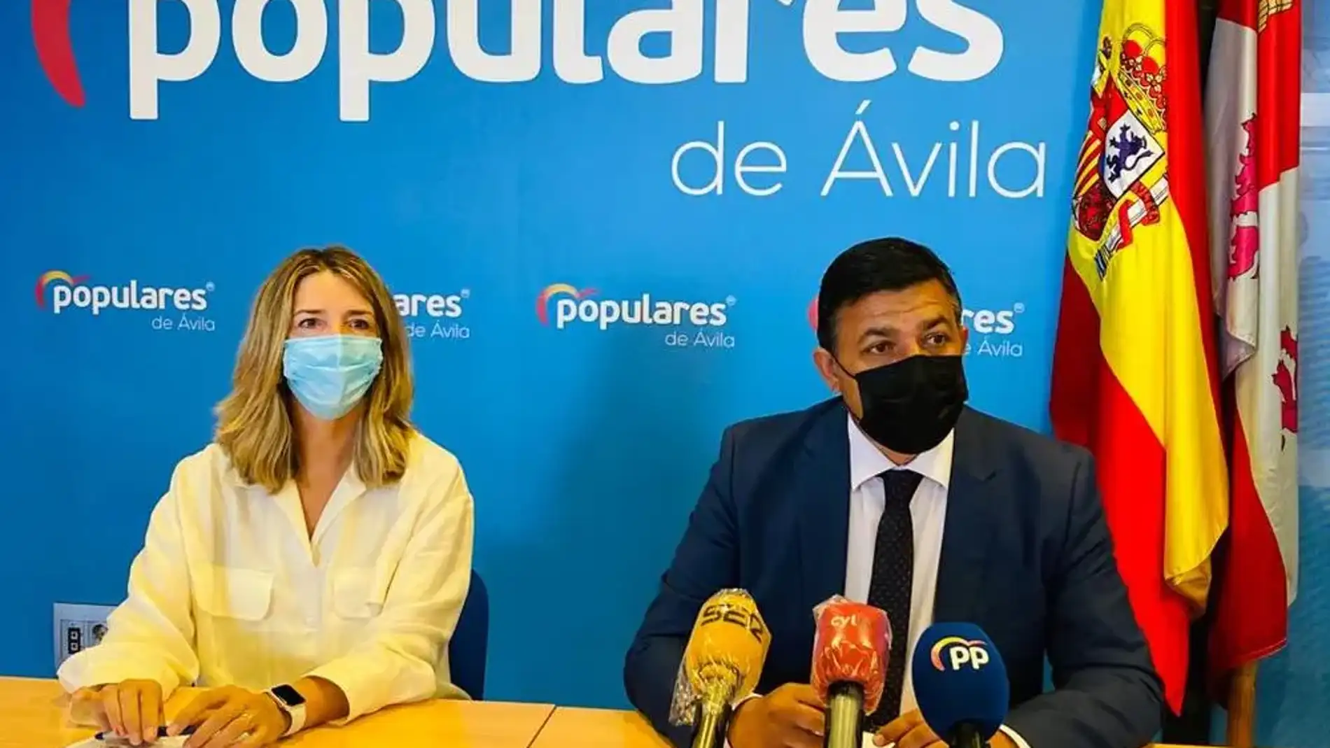 Alicia García y Carlos García durante una rueda de prensa