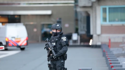 Un agente de la policía holandés