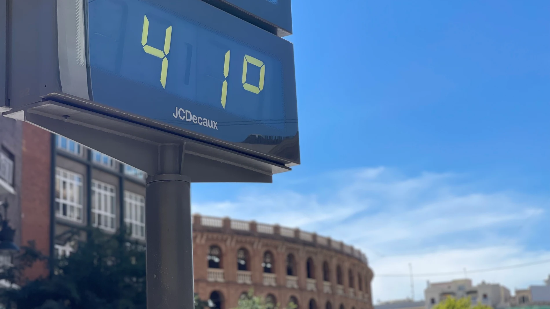 Un termómetro marca 41 grados en València