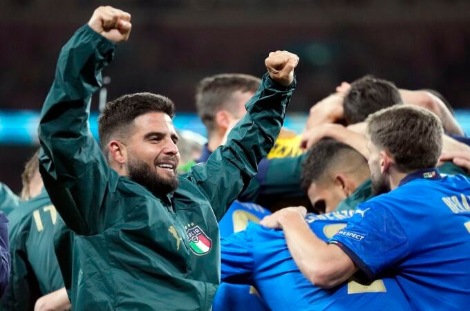 Los jugadores de Italia celebran la victoria frente a España en la Eurocopa 2020