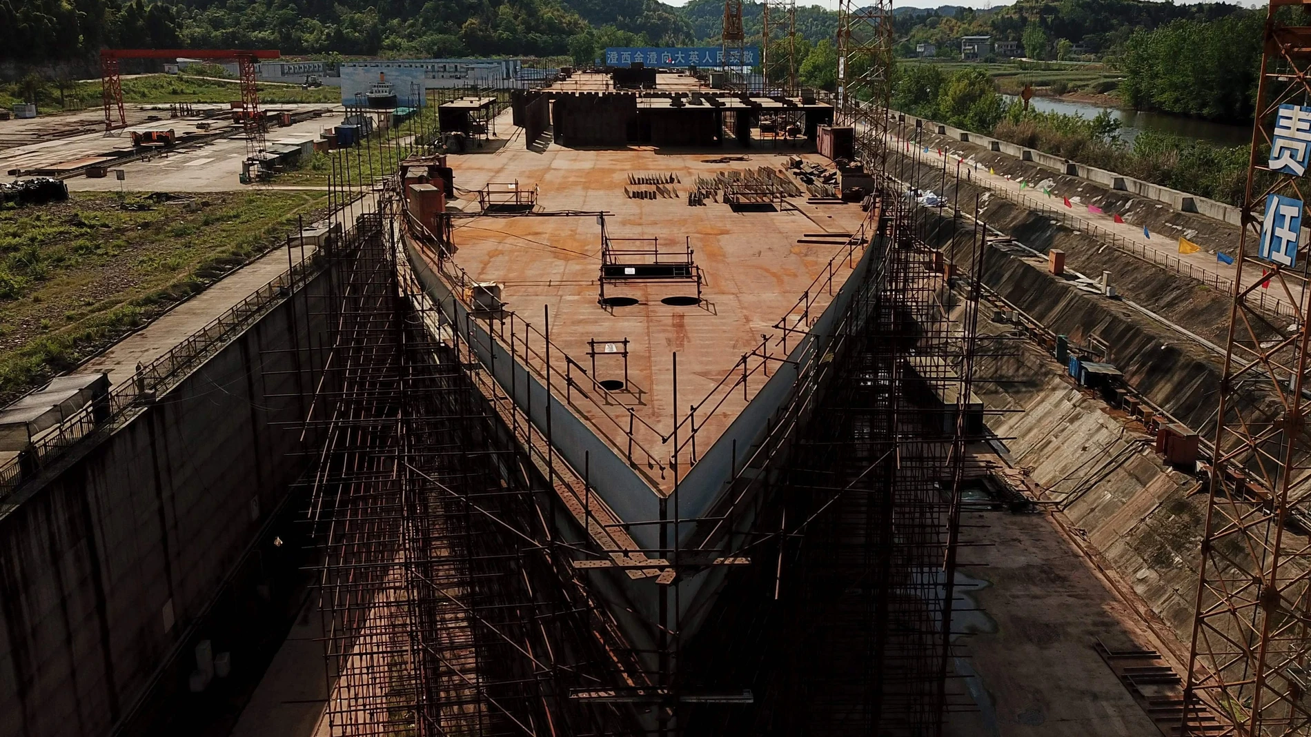Trabajos de construcción del Titanic chino.