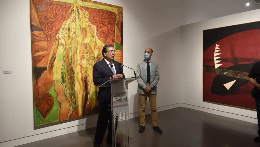 El presidente de la Fundación Cajasol, Antonio Pulido, durante la presentación de la exposición “Encrucijada. La generación sevillana de los 80 en la Colección Cajasol”