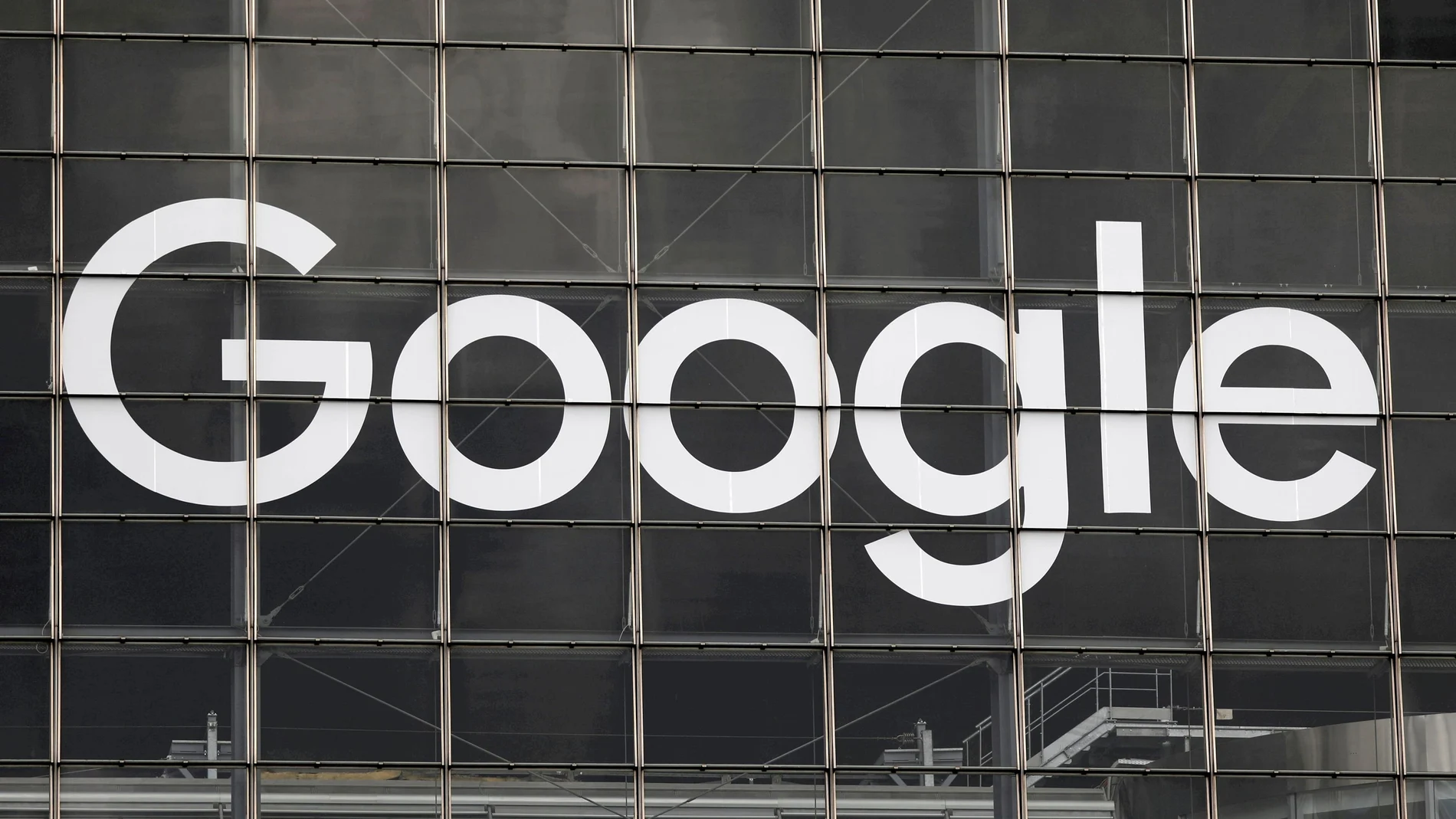El logo de Google en un edificio