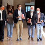 El diputado de Ciudadanos Juan Ignacio López-Bas mantiene una reunión con el portavoz del Grupo de Cs, David Castaño, y los miembros de la formación en la Comisión de Fomento y Medio Ambiente