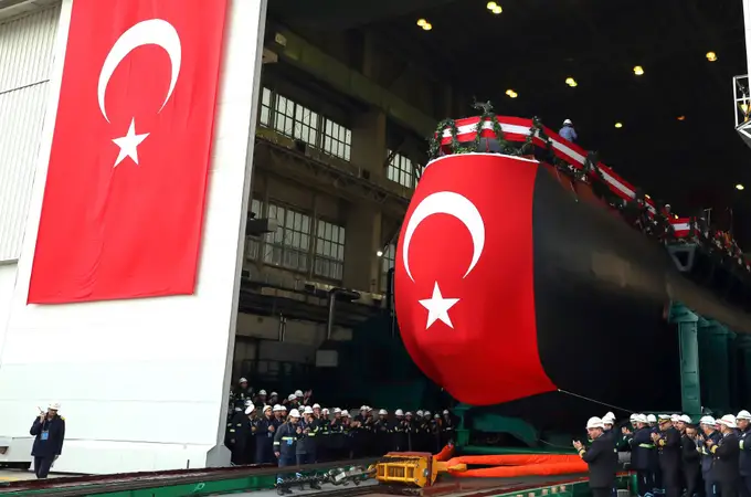 Turquía exhibe su poderío naval con el submarino 214T