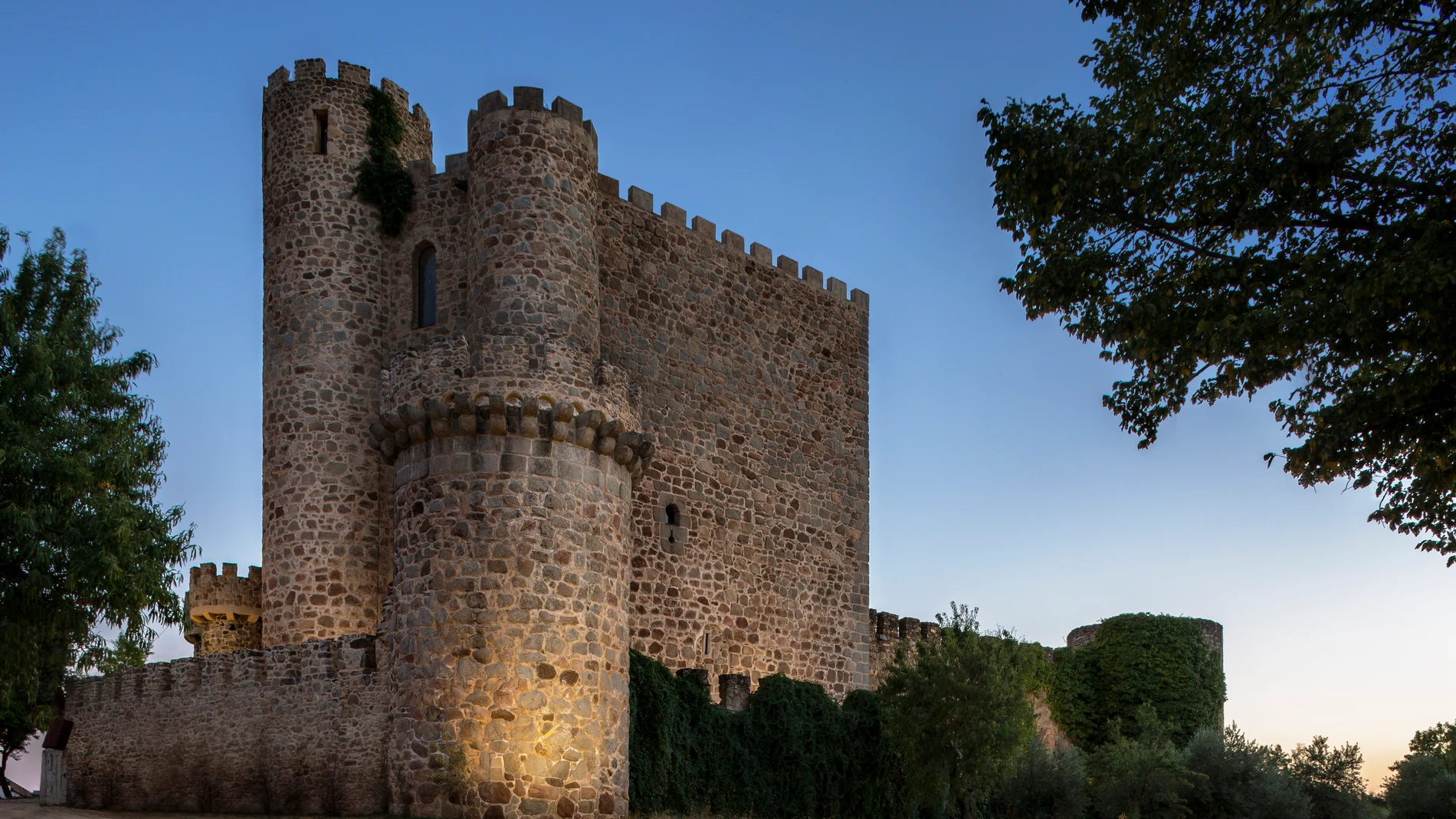 San Martín de Valdeiglesias cuenta con el Castillo de la Coracera, del siglo XV