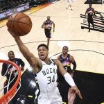 Phoenix volvió a ganar a Miulwaukee pese a la actuación de Giannis Antetokounmpo.