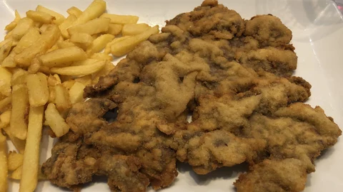 La imagen del filete empanado con patatas fritas que publicó el exministro Zoido en Twitter
