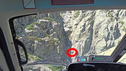 El helicóptero de Emergencias rescata a un hombre en Gredos