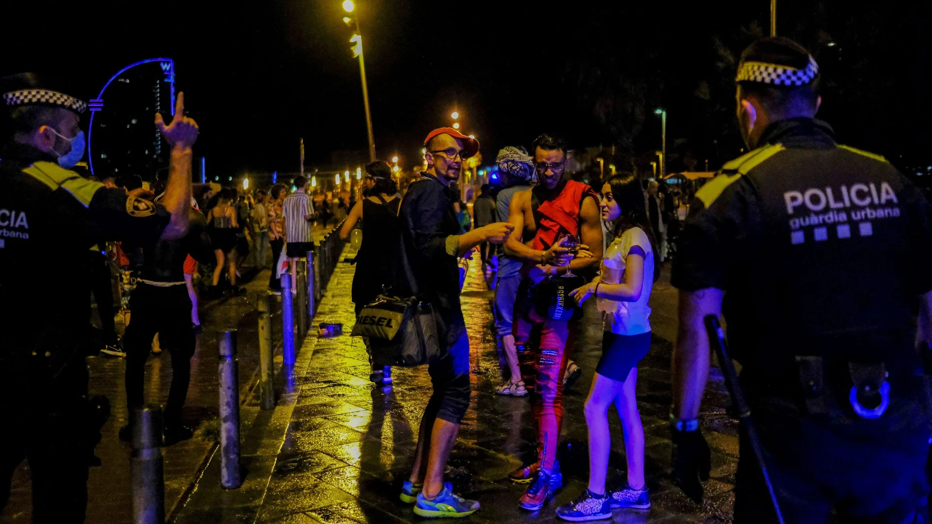 Barcelona quiere evitar las aglomeraciones nocturnas en playas y plazas