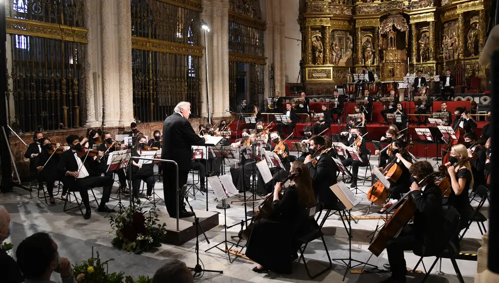 Concierto de la Orquesta Sinfónica Freixenet del Encuentro en el altar mayor de la Catedral de Burgos, dentro de los acuerdos alcanzados entre la Fundación VIII Centenario de la Catedral. Burgos 2021 y la Fundación Albéniz
