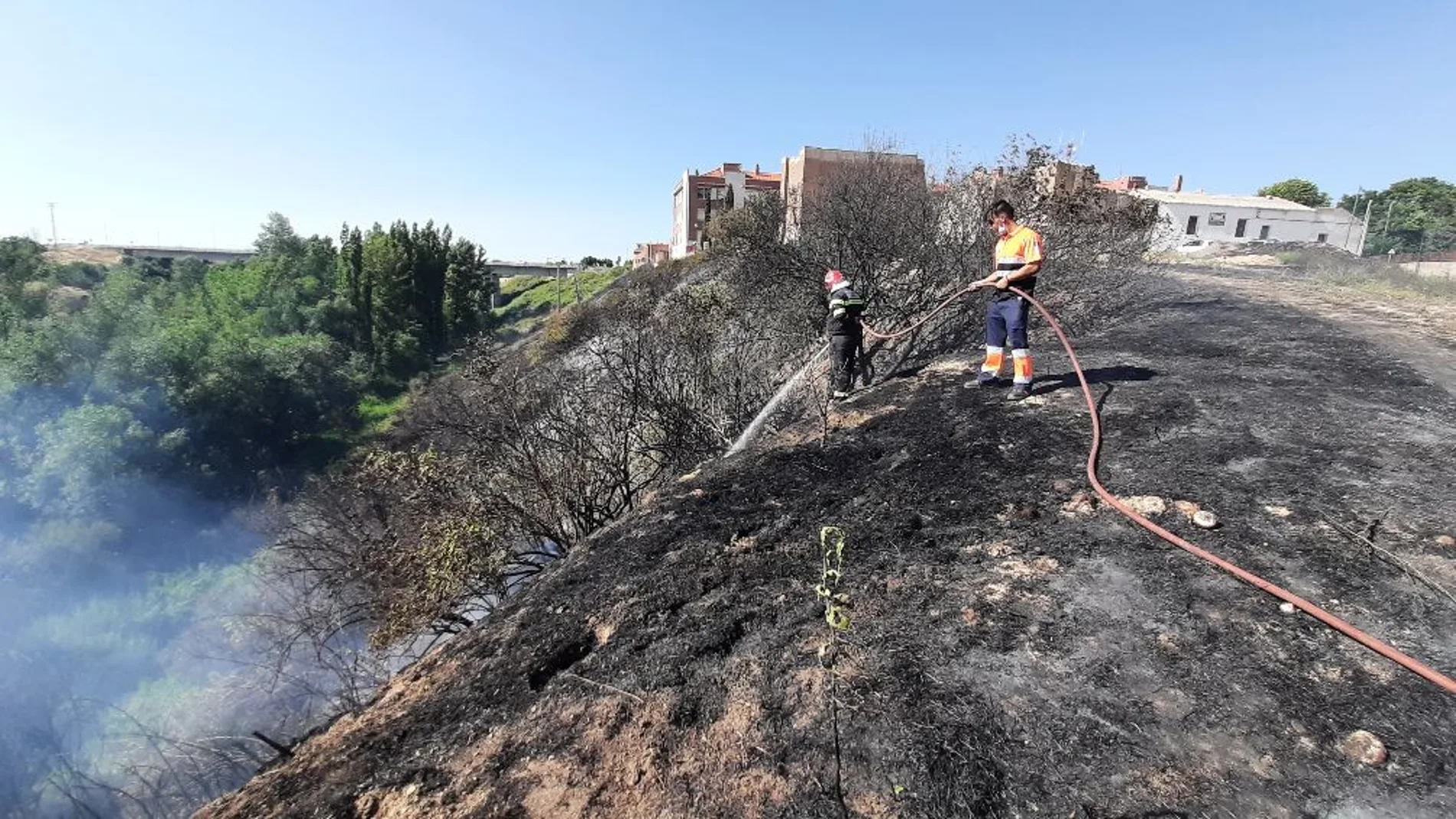 Incendio declarado en la zona del puente de Los Lobos, en Arévalo (Ávila)