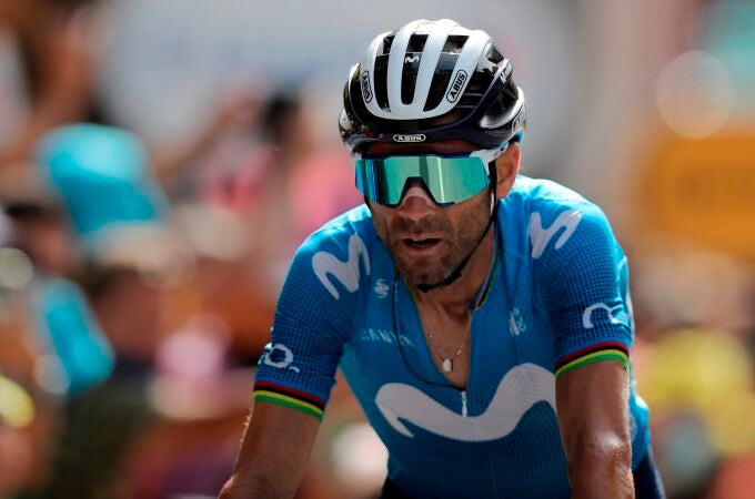Alejandro Valverde entra en meta en Andorra. Fue segundo en el primer contacto con los Pirineos