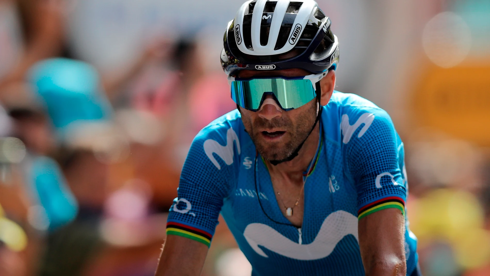 Alejandro Valverde entra en meta en Andorra. Fue segundo en el primer contacto con los Pirineos