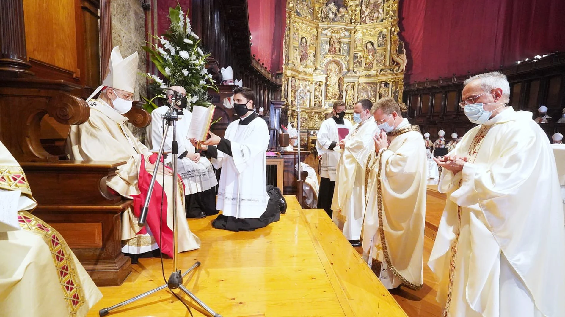 Monseñor Ricardo Blázquez ordena obispo a Aurelio García