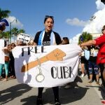 Miles de cubanos tomaron las calles para protestar contra el Gobierno al grito de “¡libertad!” en una jornada inédita que se saldó con cientos de detenidos y enfrentamientos. Reuters