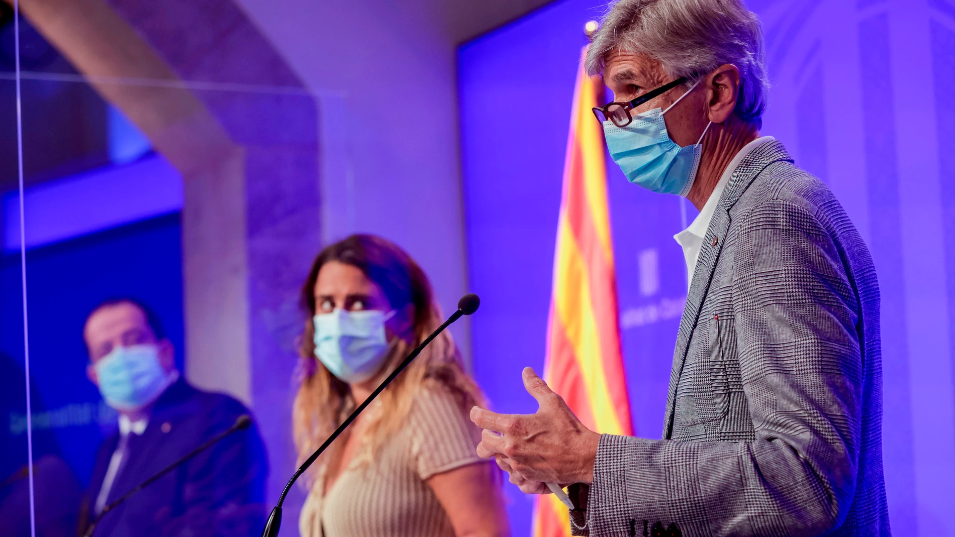 El conseller de Sanidad de la Generalitat de Cataluña, Josep Maria Argimón, junto al del Interior, Joan Ignasi Elena, y la portavoz del Govern, Patrícia Plaja.