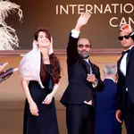 De izquierda a derecha, Asghar Farhadi y Amir Jadidi en la presentación de &quot;Un héroe&quot; en el Festival de Cannes. EFE/EPA/Sebastien Nogier