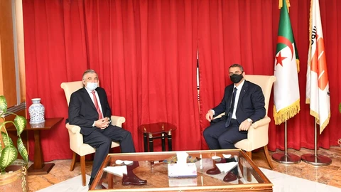 Francisco Reynés, presidente de Naturgy, y Toufik Hakkar, presidente de Sonatrach