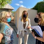 La concejal popular Belén López, junto a Pilar Torres y la presidenta de la Junta Municipal de Churra, Pepa Cascales