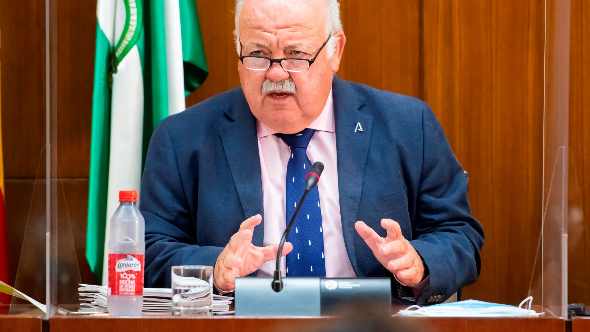 El consejero de Salud, Jesús Aguirre, durante la comisión en el Parlamento andaluz