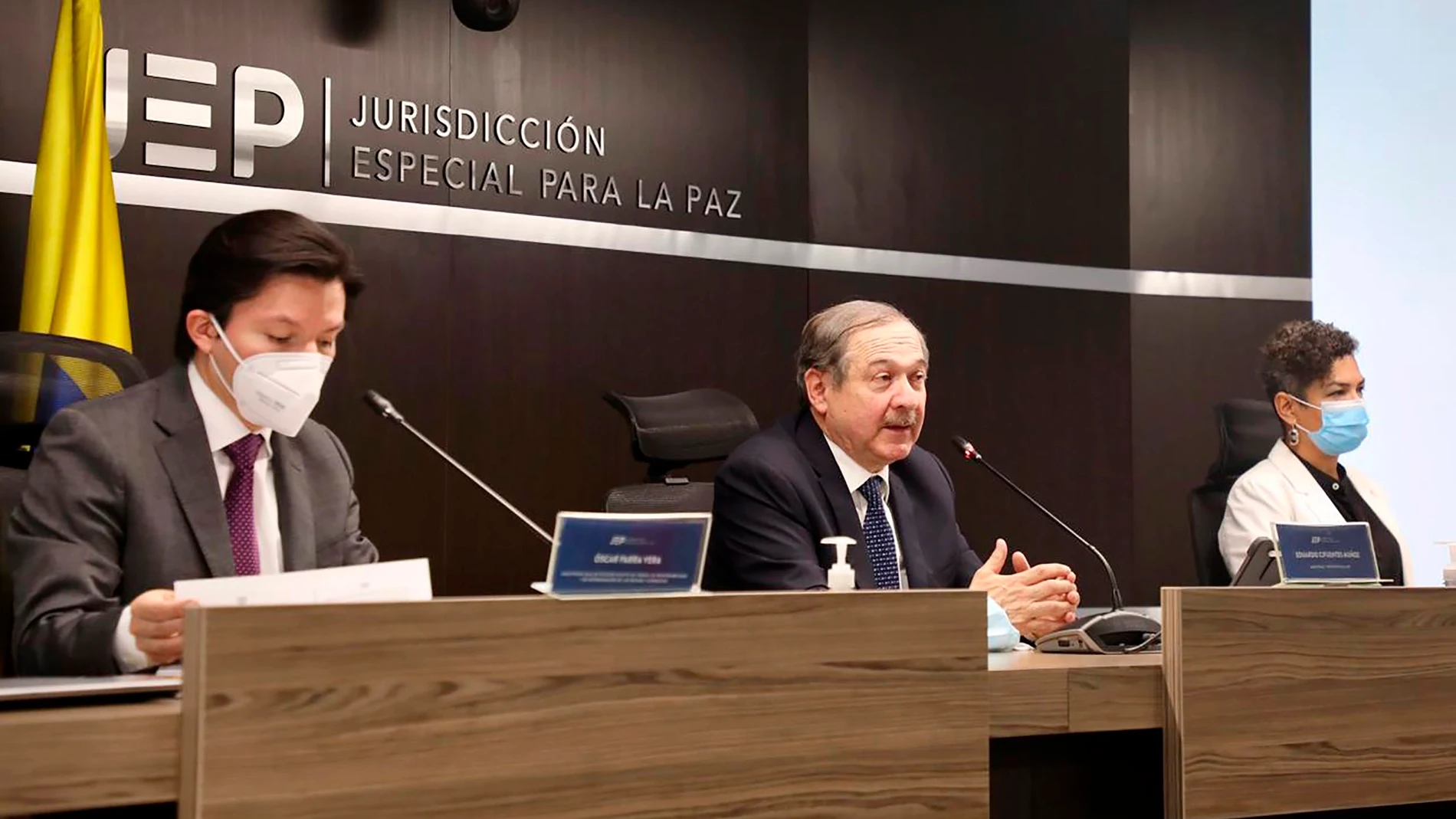 Bogota (Colombia), 15/07/2021.- A handout photo made available by the Special Jurisdiction for Peace (JEP) shows Judge Oscar Javier Parra (L), the President of the Special Jurisdiction for Peace (JEP), Judge Eduardo Cifuentes (C), and the President of the Chamber of Truth Recognition of responsibility and Determination of Facts and Conducts Nadiezhda Natazaha Henriquez (R), while participating in a conference, in Bogota, Colombia, 15 July 2021. The Special Jurisdiction for Peace (JEP) indicted on 15 July 2 colonels and 13 military personnel for 127 murders and 120 forced disappearances in the Colombian Caribbean region, in the second order of the case of executions of civilians known as 'false positives', following last week's indictement of 10 members of the Army and a civilian. EFE/EPA/JEP / HANDOUT ONLY AVAILABLE TO ILLUSTRATE THE ACCOMPANYING NEWS (MANDATORY CREDIT) HANDOUT EDITORIAL USE ONLY/NO SALES