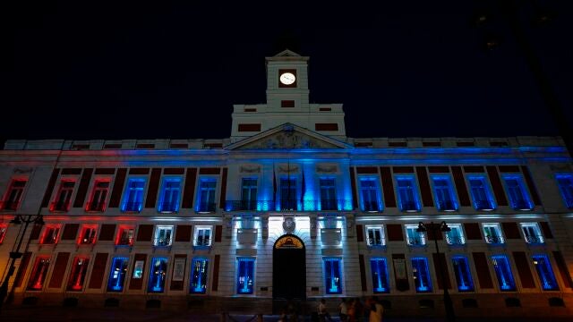 -FOTODELDIA- MADRID, 14/07/2021.- La Real Casa de Correos, sede del gobierno de la Comunidad de Madrid, iluminada hoy miércoles con los colores de la bandera de Cuba. EFE/Comunidad de Madrid. ***SOLO USO EDITORAL / SOLO USO DISPONIBLE PARA ILUSTRAR LA NOTICIA QUE ACOMPAÑA/ CRÉDITO OBLIGATORIO***.
