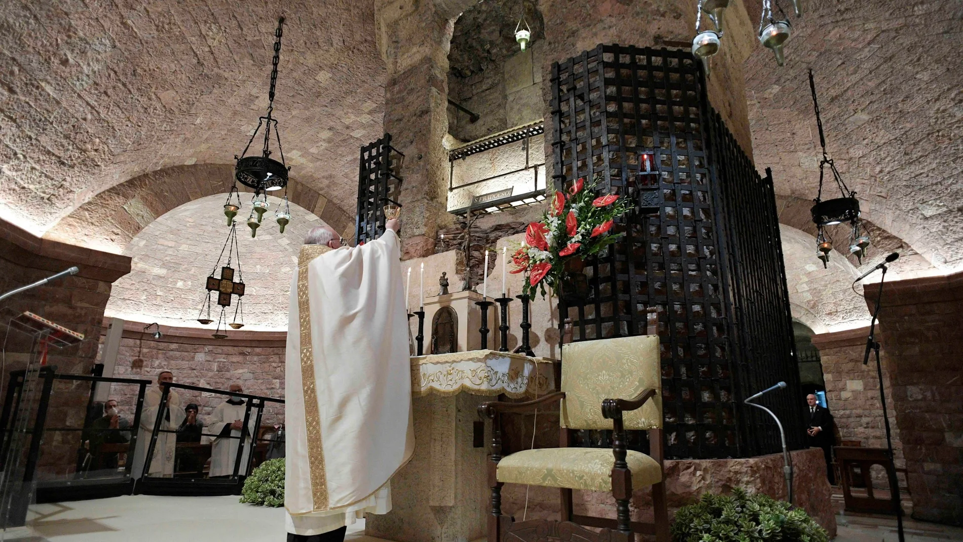 Francisco, en la misa celebrada en la cripta de San Francisco de Asís