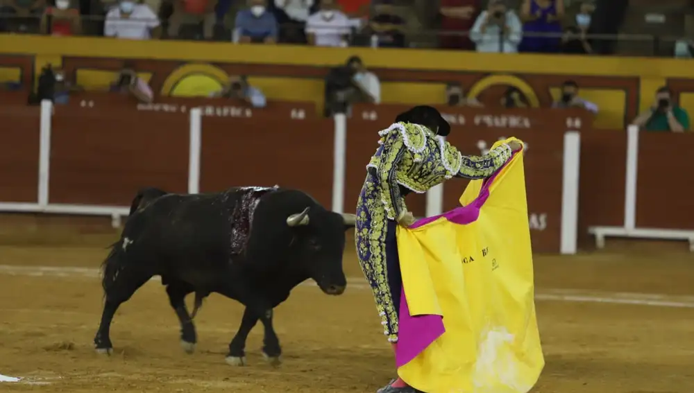Roca Rey se luce con el capote en Algeciras