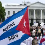 Manifestantes se solidarizan con las protestas de los cubanos contra el régimen castrista