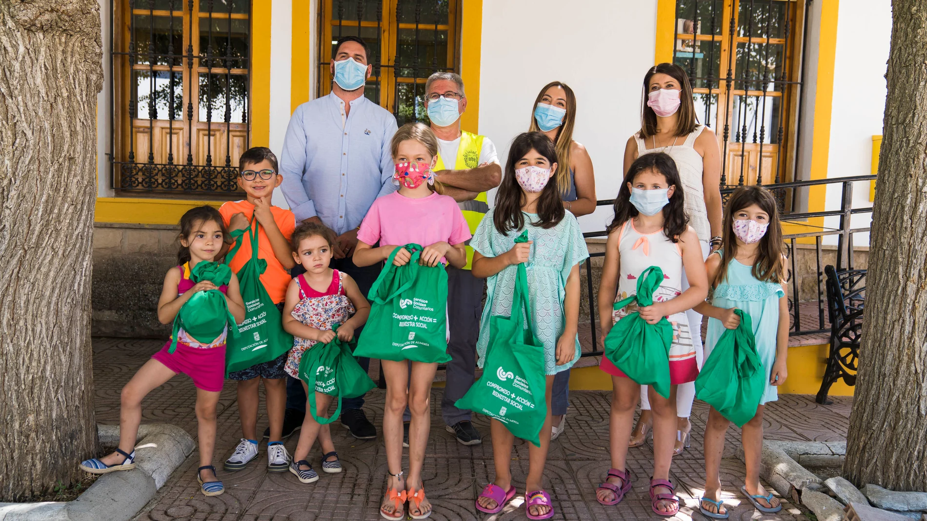 La vicepresidenta de Diputación y diputada de Bienestar Social, Ángeles Martínez, visita las escuelas de Verano de Vélez Blanco y Topares