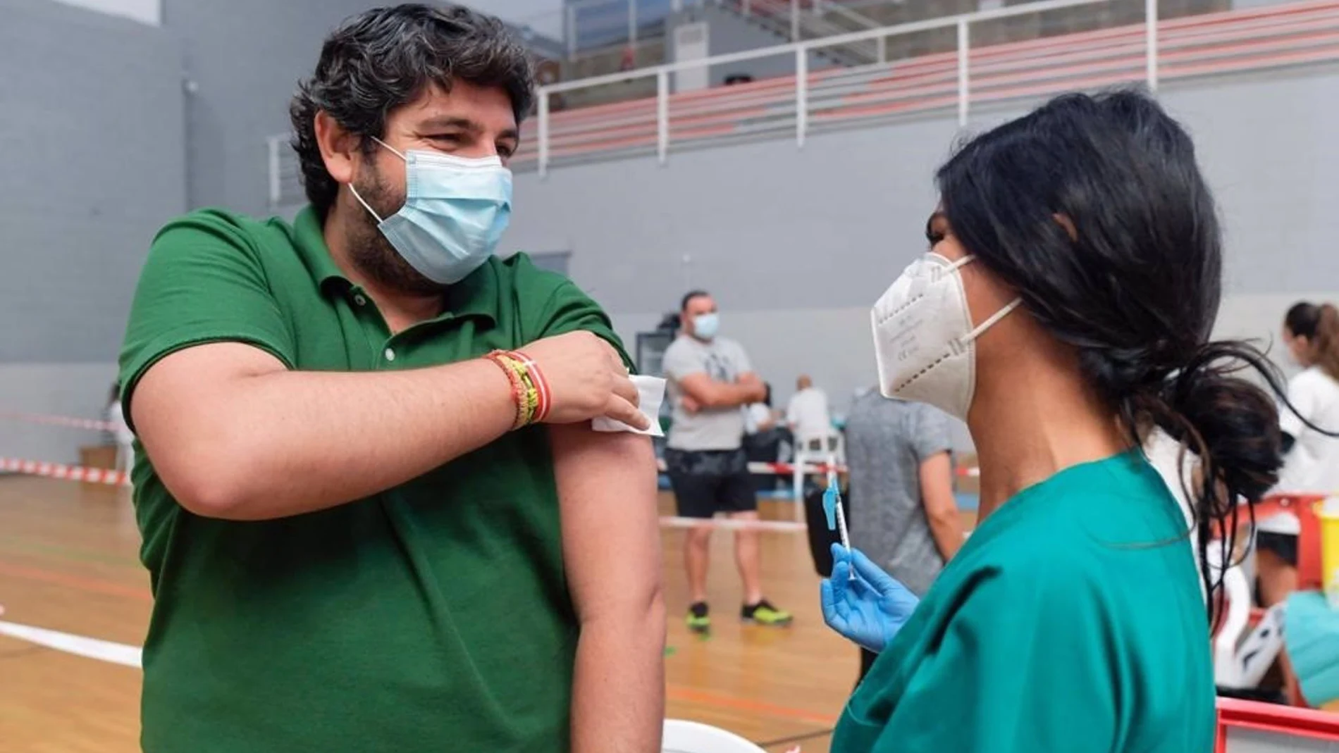 Fernando López Miras, ha recibido hoy la segunda dosis de la vacuna
