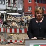 Angela Merkel visitó la ciudad de Bad Münstereifel, fuertemente afectada por las inundaciones