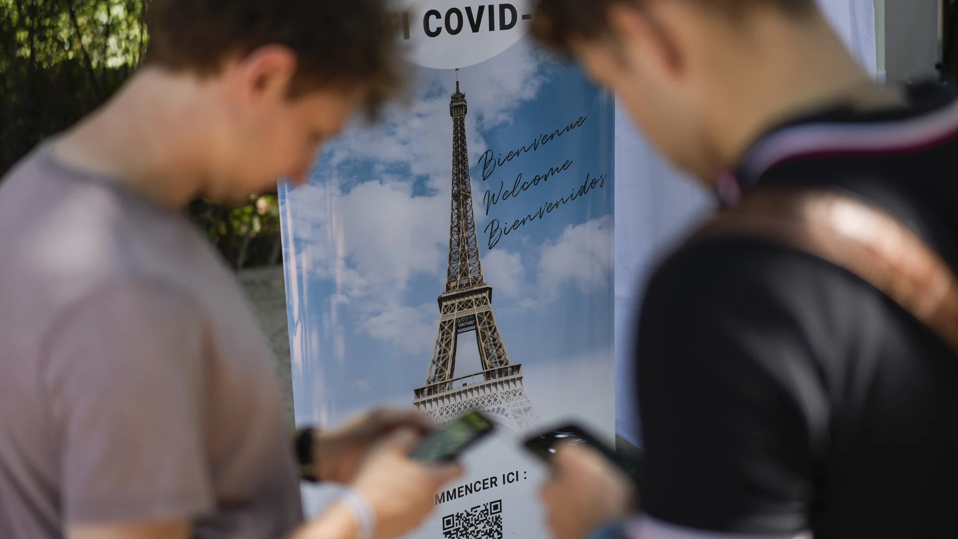 “Esto no lo hemos visto antes, ni con la Covid ni con la cepa inglesa, ni siquiera con otras variantes”, dijo Veran, ministro de Salud de Francia. AP
