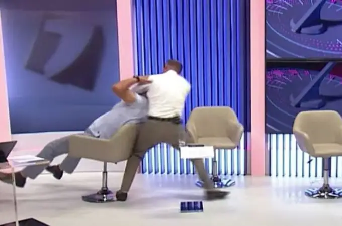 Así fue la violenta pelea entre políticos en un debate de televisión en Moldavia