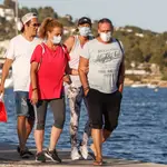 Shaila Dúrcal y su hermana Carmen Morales, con sus respectivos maridos, Dorio Ferreira y Luis Guerra en Ibiza