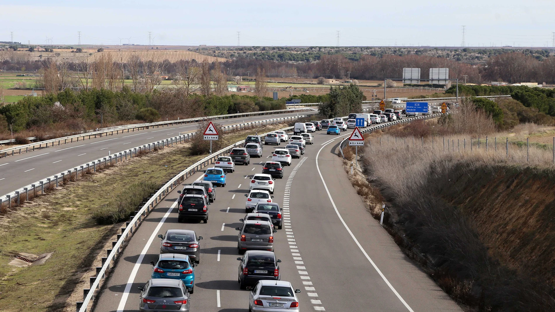 Largas retenciones en las salidas de Madrid