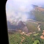 Incendio en Candeleda (Ávila) que afecta a una zona arbolada