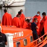 Canarias ha recibido el mayor número de migrantes este fin de semana, con la llegada de 279 migrantes a bordo de seis pateras que arribaron a Lanzarote, El Hierro y Gran Canaria. Foto de archivo
