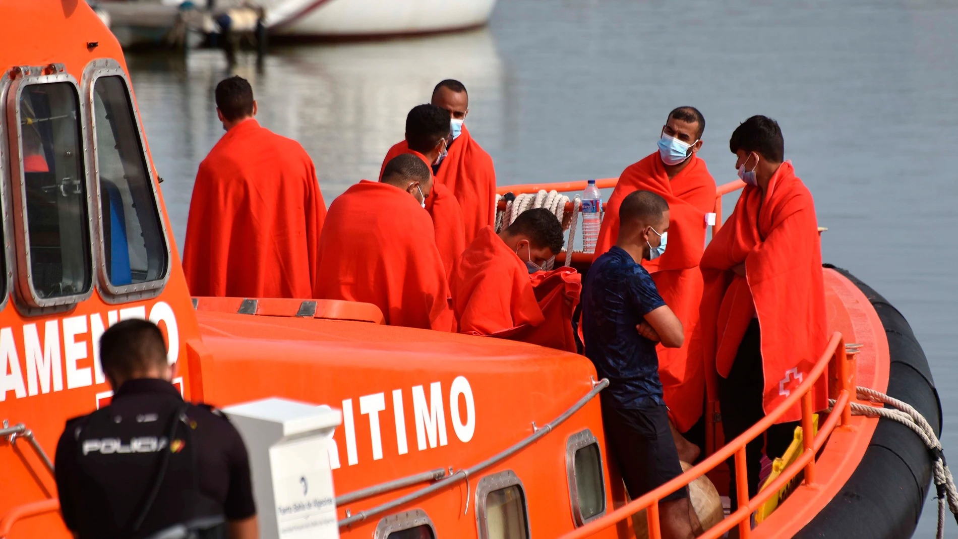 Canarias ha recibido el mayor número de migrantes este fin de semana, con la llegada de 279 migrantes a bordo de seis pateras que arribaron a Lanzarote, El Hierro y Gran Canaria. Foto de archivo