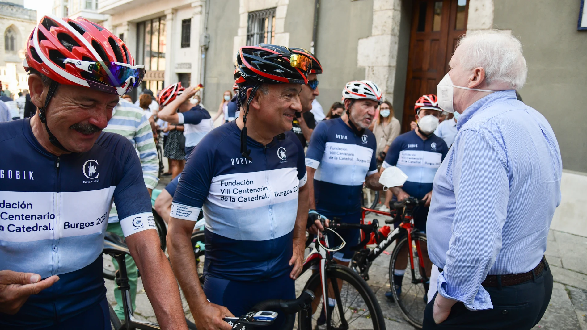 Llegada a la Catedral de Burgos de los ciclistas de la ruta ''800 años-800 km'' , dentro de los actos de conmemoración del VIII Centenario de la Catedral. Burgos 2021