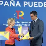La presidenta de la Comisión Europea, Ursula von der Leyen, y el presidente del Gobierno de España, Pedro Sánchez