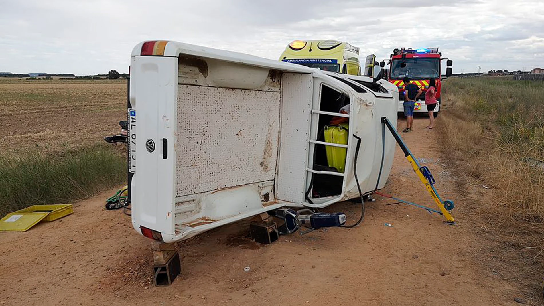 Accidente de un vehículo en Villalba de Adaja (Valladolid)