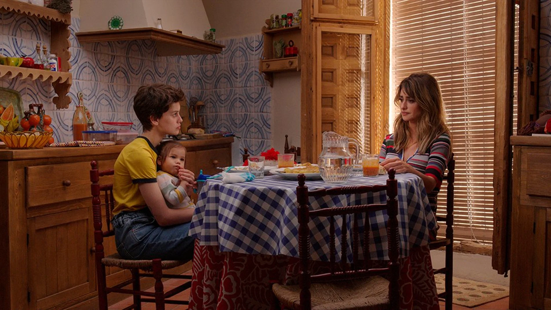 Milena Smit y Penélope Cruz en "Madres paralelas", nueva película de Almodóvar